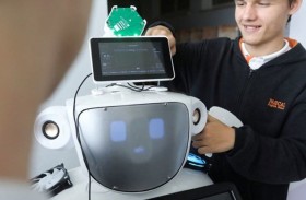 روبوت بتقنية تشات جي.بي.تي يغزو الفصول الدراسية في قبرص