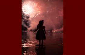 أبوظبي تختتم العام بعروض مبهرة للألعاب النارية