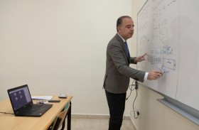 جامعة عجمان تفعّل نظامي التعلم والعمل عن بعد