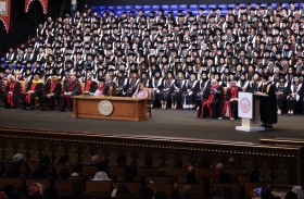 بدور القاسمي تحث الخريجين على الدفاع عن الصواب في حفل تخريج دفعة الربيع بالجامعة الأميركية في الشارقة