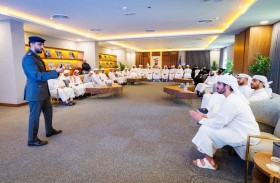 شرطة أبوظبي تعرف طلبة الجامعات بمنظومة (كلنا شرطة)