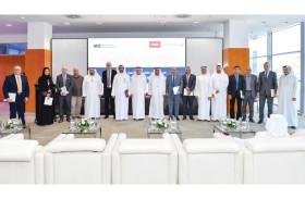 زكي نسيبة يُكرّم الفريق القائم على الاعتماد المؤسسي لجامعة الإمارات ويشيد بجهودهم لجعل الجامعة مركزاً للإشعاع الحضاري والفكري محلياً ودولياً