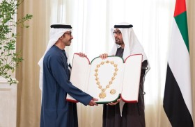 رئيس الدولة يمنح عبد الله بن زايد (وسام الاتحاد) وأعضاء اللجنة (وسام زايد الثاني) من الطبقة الأولى