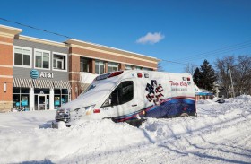 ملايين الأميركيين يعانون.. 24 قتيلا وإلغاء 1346 رحلة طيران