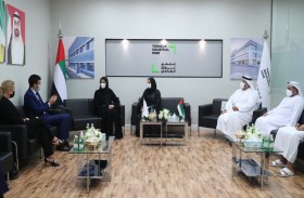 سارة الأميري تزور مجمع توازن الصناعي وتطلع على أبرز منجزاته