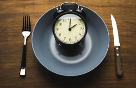 هل يؤثر العشاء المتأخر على جودة النوم؟