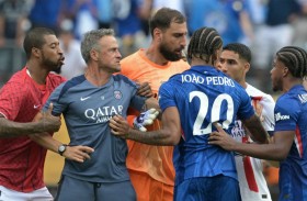 إنريكي مهدد بالمنع من التدريب