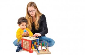 مزاج الأم وقدرة الطفل على الكلام.. دراسة تكشف جديداً مثيراً