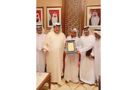 سعيد بن طحنون يلتقي المكرمين بالمؤتمر العالمي للريادة 2023