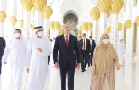 رئيس بلغاريا يزور جامع الشيخ زايد الكبير في أبوظبي