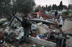 الشرطة الإسرائيلية تطرد أسرة فلسطينية وتهدم منزلها 