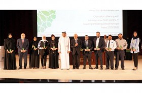 جامعة الشارقة تكرم المتميزين من أعضاء هيئتها الإدارية
