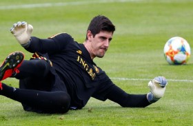 كورتوا يصعد بعد تجريده من شارة القيادة