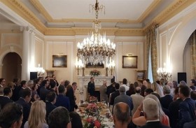 نواب ولوردات بريطانيون ضيوف حفل باذخ للسفير الروسي