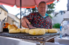فطائر الأريبا… الخبز اليومي للفنزويليين يغزو العالم