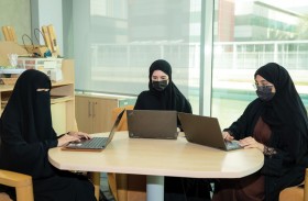 3 طالبات من جامعة الإمارات يُنهين بنجاح فترة التدريب في «لولو موني»