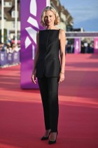 الممثلة الفرنسية باسكال أربيلوت خلال الدورة الحادية والخمسين لمهرجان دوفيل للفيلم الأمريكي، في دوفيل، شمال غرب فرنسا. ا ف ب