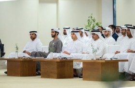 حامد بن زايد يشهد محاضرة بعنوان «نهج عالمي طموح لتوجيه النمو الاقتصادي»