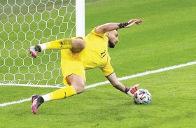 دوناروما... بطل ركلات الترجيح في نادي الحراس الكبار 