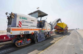 صيانة الطرق الداخلية والخارجية بمدينة زايد