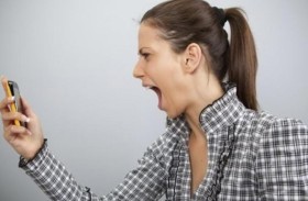 تطبيق يحوّل الصراخ على الهاتف إلى كلام هادئ