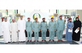 قائد عام شرطة رأس الخيمة يكرم ناشري ثقافة التميز في المرور 