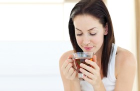 القهوة والشاي في منتصف العمر.. يحميان من الضعف الجسدي