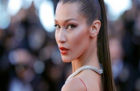 وشم بيلا حديد يحدث حالة من الجدل