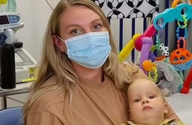 رضيع يحصل على جرعة علاج بملايين الدولارات