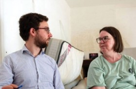 تقاضي شركتها بعد تقاضيها راتباً 20 عاماً بلا عمل