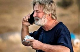 جديد مأساة هوليوود.. هاتف أليك بالدوين مطلوب للشرطة