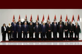 الحكومة الفلسطينية تدفع جزءا من رواتب موظفيها 