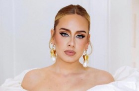 أديل ملكة بريت بـ3 جوائز