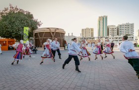من بيلاروس إلى أيام الشارقة التراثية.. الورد يرقص في قلب الشارقة