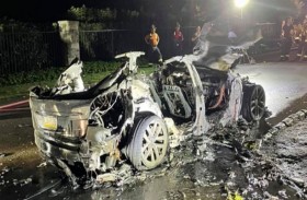 اشتعال سيارة تيسلا الجديدة .. ونجاة سائقها