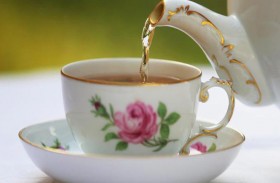 أطعمة ومشروبات لا ينصح بتناولها مع سوائل ساخنة