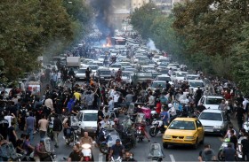 «أتلانتيك»: إيران تتلاعب بأمريكا.. ومسرحيات النظام