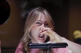 تكسب رزقها بالصراخ في الأفلام 