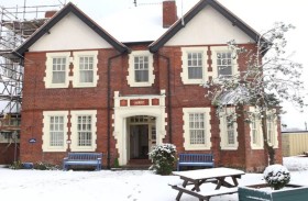 سجينات يرتكبن جرائم جديدة للبقاء في هذا السجن!