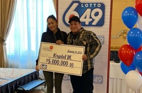 منح جائزة اليانصيب لحبيبته.. فهربت بالأموال مع رجل آخر!