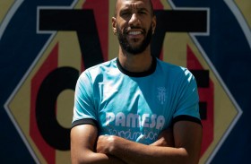   كابو يحذر زملاءه في فياريال من «جحيم أنفيلد» 