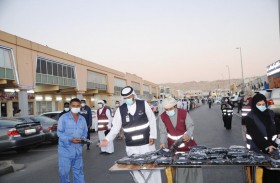 فريق سواعد الوطن التطوعي يوزع 1000 قطعة  ملابس شتوية على العمال