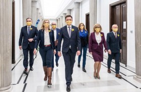 نجم تلفزيوني يريد الإطاحة بالمحافظين المتطرفين...!