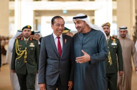 رئيس الدولة في مقدمة مستقبليه .. الرئيس الإندونيسي يصل الإمارات في زيارة دولة