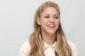 شاكيرا تحصل على شهادة في الفلسفة 