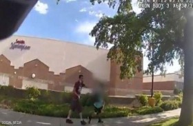 عناصر من الشرطة تتوسل الخاطف قبل قتله