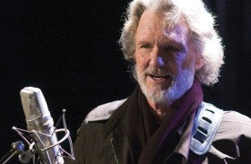 وفاة المغني كريس كريستوفرسون 