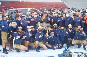 العثور على أحد صندوقي الطائرة الإندونيسية المنكوبة