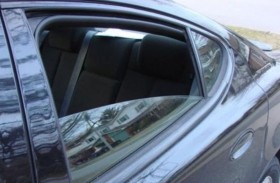 طبيبة تحذر من مخاطر فتح نوافذ السيارة