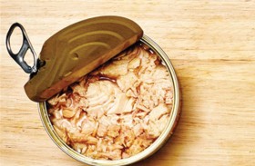 سحب تونة معلبة تسبب الشلل